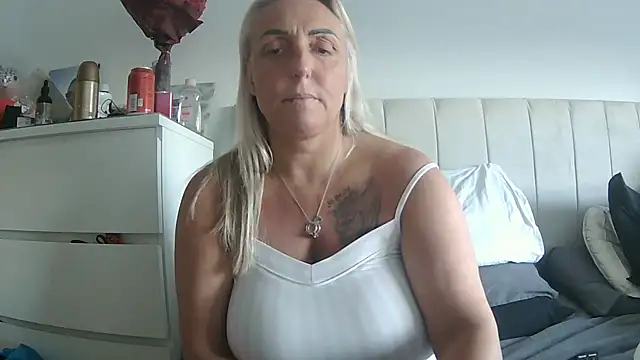 Snapshot of theblondecocklover chatting on April 28, 6:46 pm theblondecocklover online show from April 28, 6:46 pm