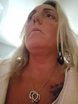 Snapshot of theblondecocklover chatting on May 21, 12:45 pm theblondecocklover online show from May 21, 12:45 pm