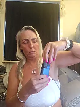 Snapshot of theblondecocklover chatting on May 23, 8:02 pm theblondecocklover online show from May 23, 8:02 pm