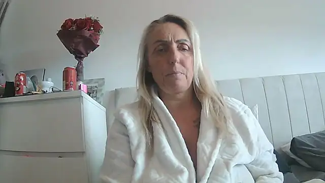 Snapshot of theblondecocklover chatting on June 7, 4:44 pm theblondecocklover online show from June 7, 4:44 pm