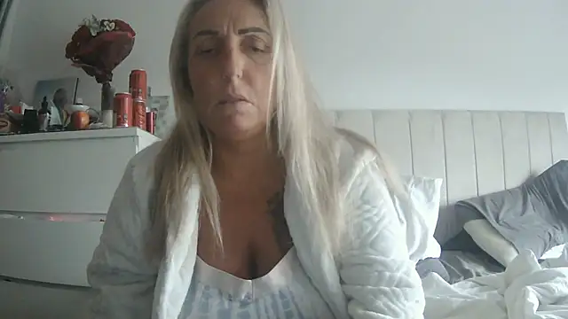 Snapshot of theblondecocklover chatting on June 11, 6:11 am theblondecocklover online show from June 11, 6:11 am