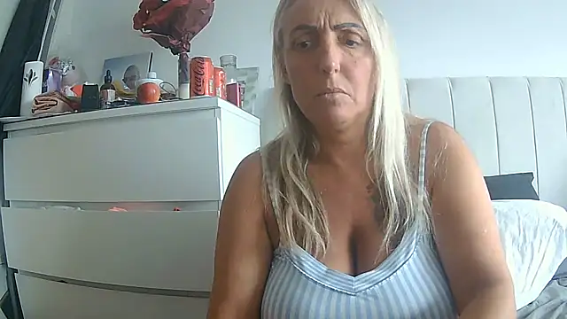 Snapshot of theblondecocklover chatting on June 12, 4:28 pm theblondecocklover online show from June 12, 4:28 pm