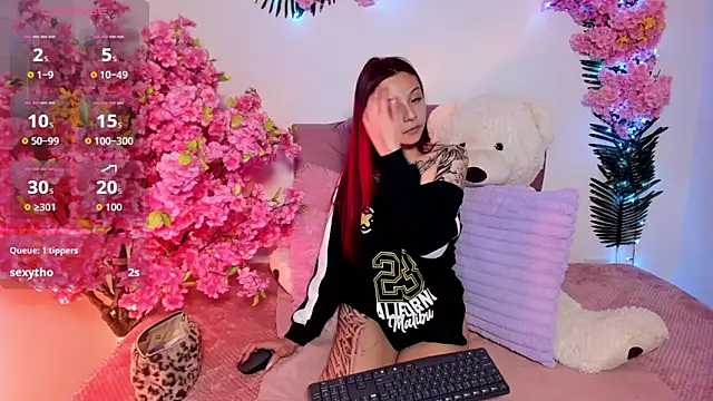 Nickie reed  online show from February 23, 9:45 pm