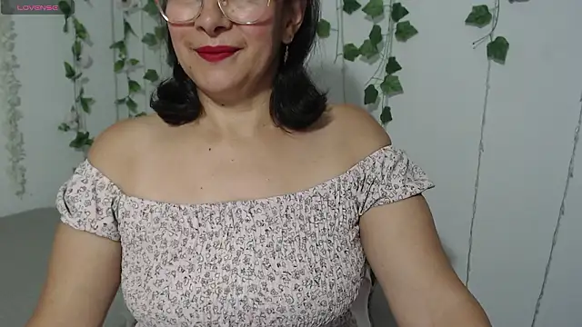 Snapshot of christy_ant chatting on February 3, 6:13 pm christy ant online show from February 3, 6:13 pm
