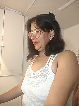Snapshot of christy_ant chatting on February 19, 6:26 pm christy ant online show from February 19, 6:26 pm