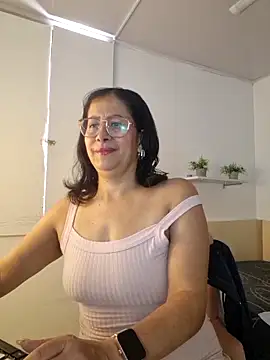 Snapshot of christy_ant chatting on April 20, 6:31 pm christy ant online show from April 20, 6:31 pm