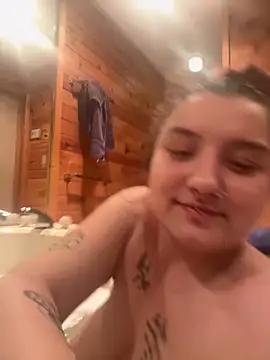 kaylee2104 online show from April 18, 2:37 am