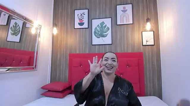 meggancurvy online show from March 19, 7:18 pm