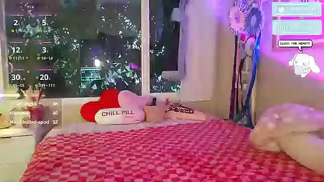 Snapshot of itscleomoon chatting on February 13, 1:34 am itscleomoon online show from February 13, 1:34 am