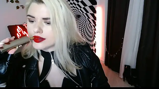 Snapshot of Ariana_Saint chatting on April 2, 7:44 pm Ariana Saint online show from April 2, 7:44 pm