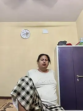 Hotmylips online show from April 17, 3:20 am