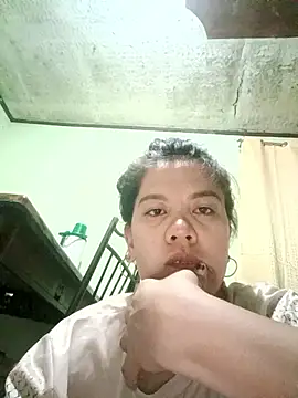 Snapshot of annawet chatting on May 15, 2:02 pm annawet online show from May 15, 2:02 pm