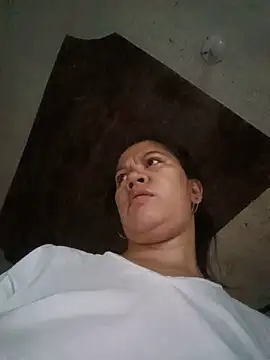 Snapshot of annawet chatting on May 17, 11:23 pm annawet online show from May 17, 11:23 pm