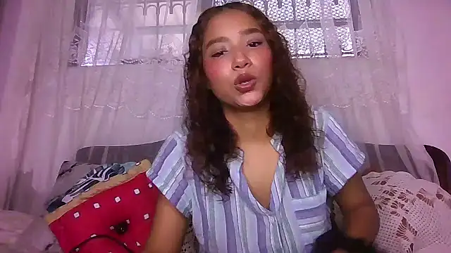 Snapshot of _natzury_ chatting on February 3, 3:50 pm natzury online show from February 3, 3:50 pm