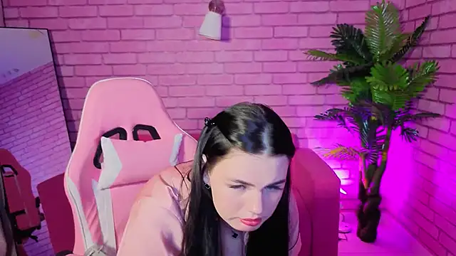 Snapshot of Mia_Evelyn chatting on December 21, 9:16 am Mia Evelyn online show from December 21, 9:16 am