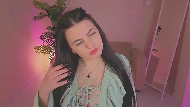 Snapshot of Mia_Evelyn chatting on December 22, 8:44 am Mia Evelyn online show from December 22, 8:44 am