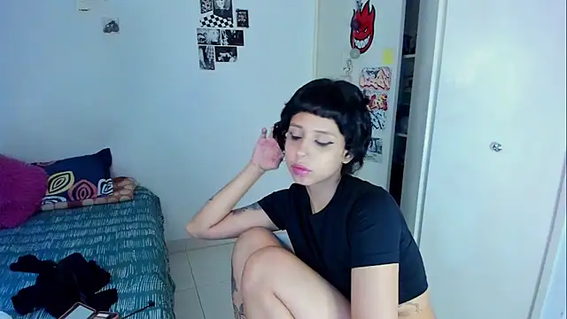 harakitty  online show from April 1, 10:29 pm