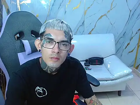 Boy tatto77 online show from February 13, 6:26 pm