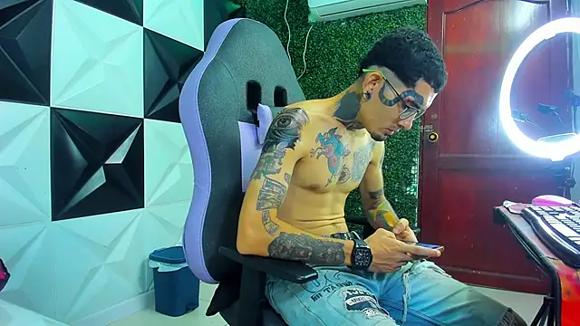 Boy tatto77 online show from May 24, 11:37 am