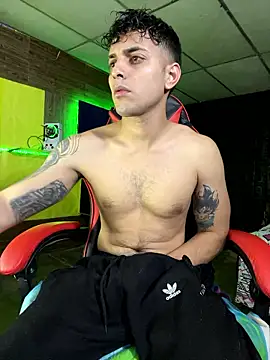 Snapshot of JustynAle2025 chatting on January 10, 2:35 am JustynAle2025 online show from January 10, 2:35 am