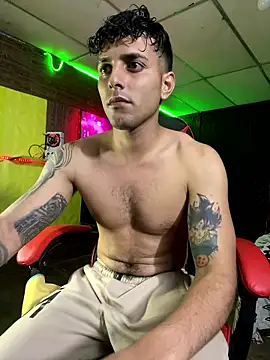 Snapshot of JustynAle2025 chatting on January 11, 3:55 am JustynAle2025 online show from January 11, 3:55 am