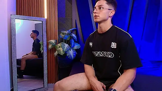 Snapshot of Noah_Clarkk chatting on February 11, 11:32 pm Noah Clarkk online show from February 11, 11:32 pm