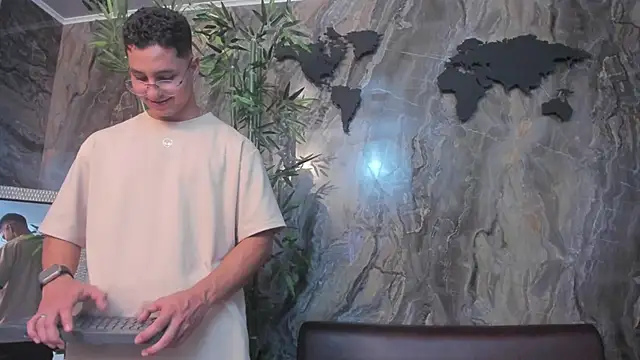 Snapshot of Noah_Clarkk chatting on February 19, 11:34 pm Noah Clarkk online show from February 19, 11:34 pm