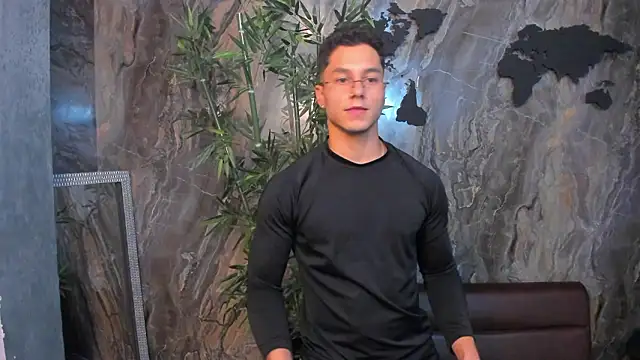 Snapshot of Noah_Clarkk chatting on February 20, 11:16 pm Noah Clarkk online show from February 20, 11:16 pm