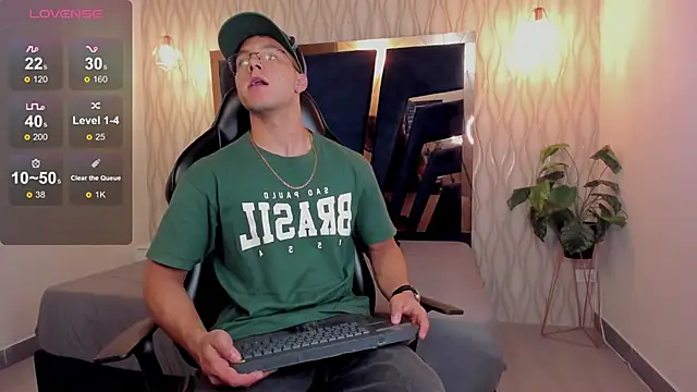 Snapshot of Noah_Clarkk chatting on February 26, 5:56 pm Noah Clarkk online show from February 26, 5:56 pm