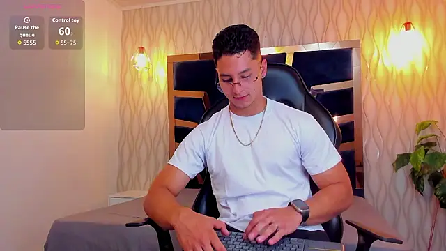 Noah Clarkk online show from March 7, 5:43 pm