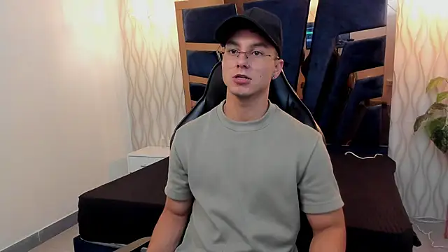 Noah Clarkk online show from April 2, 4:15 pm