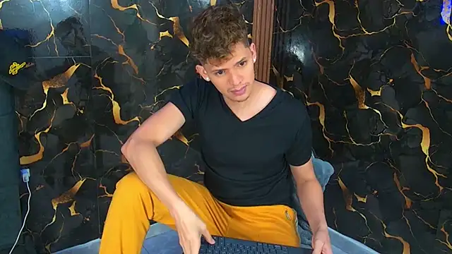 Snapshot of davilap_toyboy chatting on January 12, 11:37 am davilap toyboy online show from January 12, 11:37 am