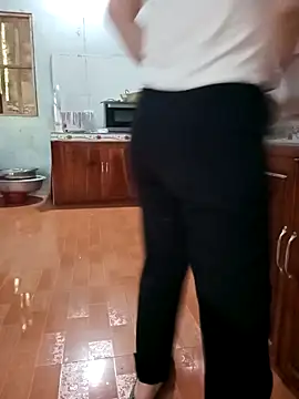 Sweet-Berryy online show from April 17, 3:20 am