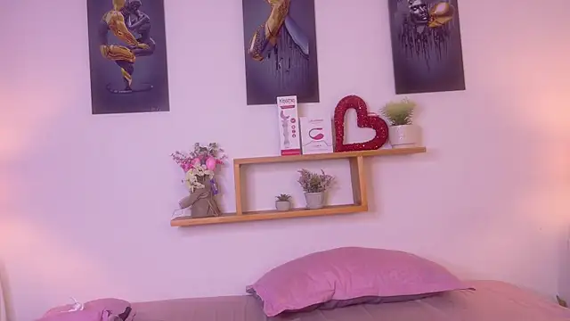 Snapshot of nairagold_ chatting on June 25, 12:32 am nairagold online show from June 25, 12:32 am