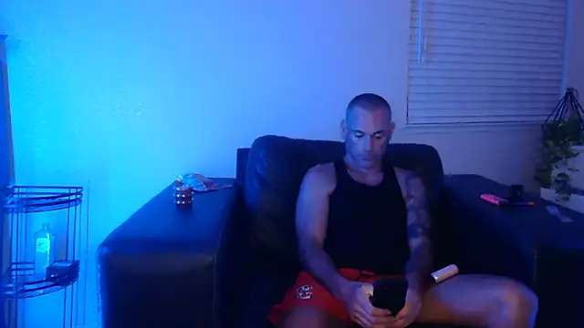 Snapshot of MISTERANDDEMI chatting on February 7, 2:26 am MISTERANDDEMI online show from February 7, 2:26 am