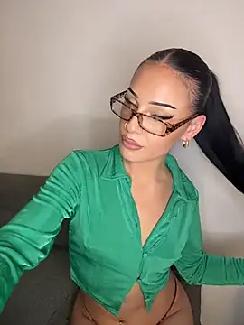 Snapshot of Naomi-Fox chatting on January 5, 8:01 pm Naomi-Fox online show from January 5, 8:01 pm