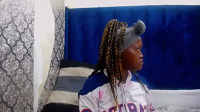 Snapshot of DarkBeauty33 chatting on January 15, 7:35 am DarkBeauty33 online show from January 15, 7:35 am