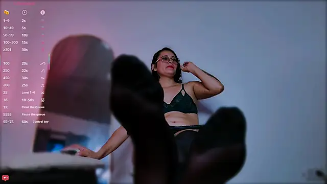 Snapshot of ScarlettRedsins chatting on February 19, 4:19 am ScarlettRedsins online show from February 19, 4:19 am