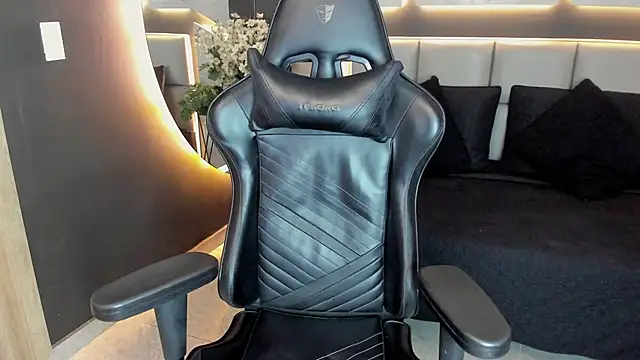 Snapshot of VenomDoll_ chatting on January 13, 7:52 pm VenomDoll online show from January 13, 7:52 pm