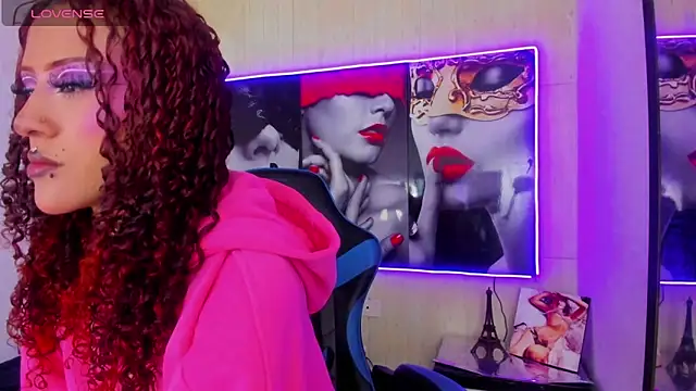 Snapshot of dolly_boob chatting on January 8, 5:10 am dolly boob online show from January 8, 5:10 am