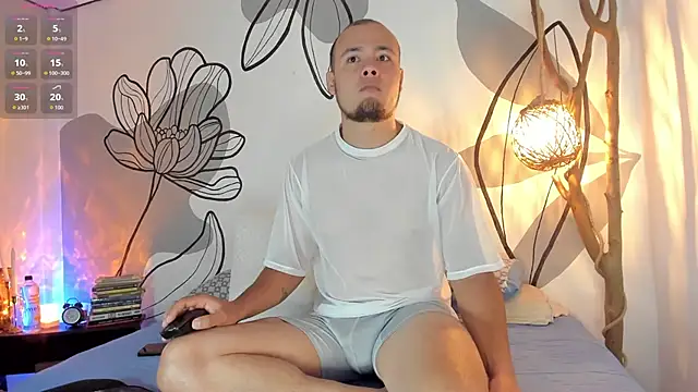 Snapshot of maaxtaylor_ chatting on February 23, 11:07 am maaxtaylor online show from February 23, 11:07 am