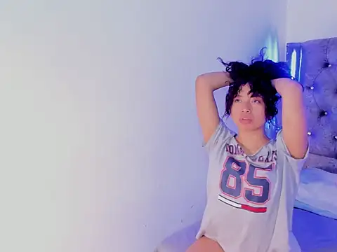 Mia Cavalli online show from December 18, 9:43 pm