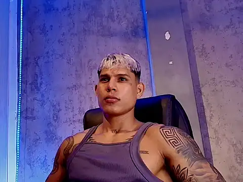 Snapshot of oruz_stud chatting on February 4, 1:55 am oruz stud online show from February 4, 1:55 am