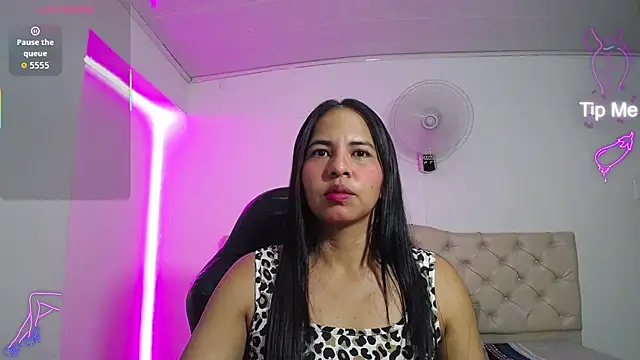 nicol ross19 online show from July 16, 7:09 pm