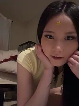 luvvivii online show from March 12, 1:45 am