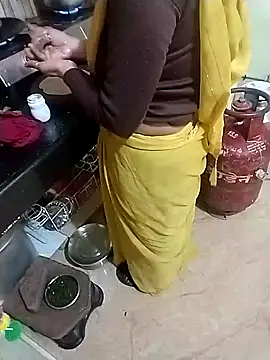 Snapshot of kaamuk_madhu chatting on December 20, 3:57 am kaamuk madhu online show from December 20, 3:57 am