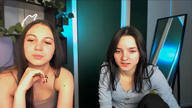 Snapshot of lole_ti chatting on March 23, 7:29 pm lole ti online show from March 23, 7:29 pm