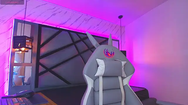 Lili Evanss online show from February 4, 12:11 pm