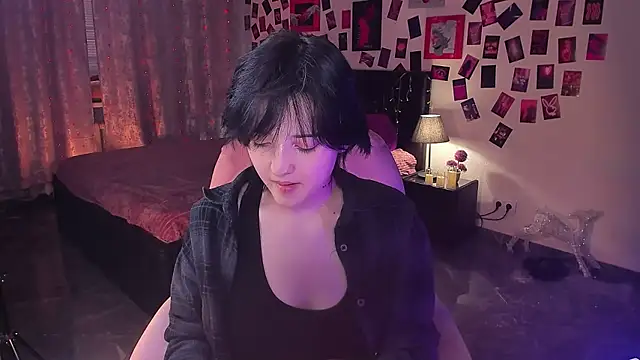 Snapshot of SarahShelby chatting on March 19, 10:41 am SarahShelby online show from March 19, 10:41 am