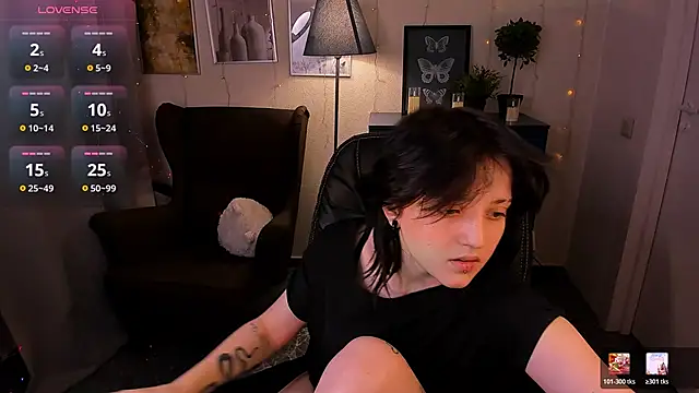 Snapshot of SarahShelby chatting on April 3, 8:51 pm SarahShelby online show from April 3, 8:51 pm